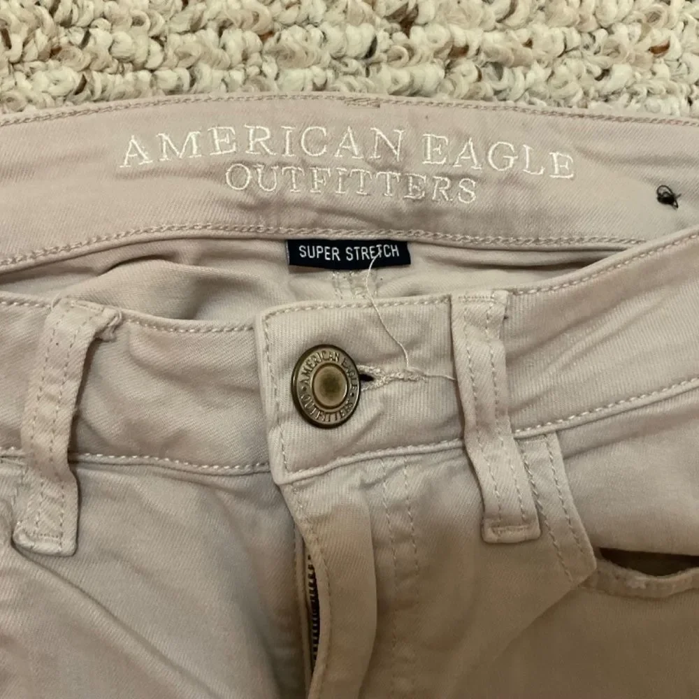 American Eagle Super Stretch Distressed Skinny Jeans Beige/Tan Size 2 regular